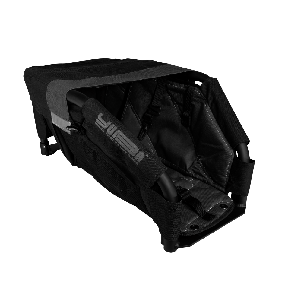 Panier chien vélo cargo Yuba WoofTop avec un chien installé sur le rack arrière